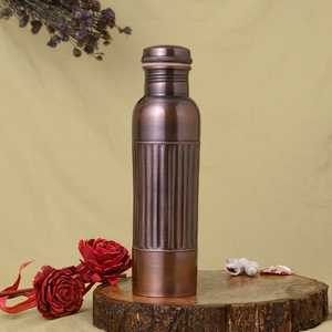 Botella de Agua de Cobre con Diseño de Ladrillos Martillados, Hecha a Mano, a Prueba de Fugas, Grabada con Láser, Apta para Lavavajillas, para Accesorios de Bar, 28 OZ - Product Image 1