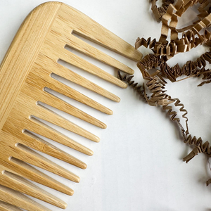 Peigne à cheveux portable en bois, accessoire naturel fait à la main pour le soin de la barbe et des cheveux, pour les voyages et la maison - Product Image 3