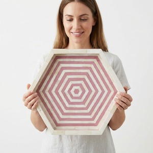 Plateau élégant en résine avec incrustations, style industriel et campagnard, pour la décoration de la maison et de la cuisine, artisanat fait main d'Inde - Product Image 1