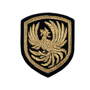 Badges personnalisés de luxe brodés en forme de bouclier, décorés de perles, avec artisanat haut de gamme - Product Image 6