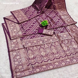 Sari de Seda Banarasi Pura de Primera Calidad con Flores y Meena en toda la prenda, y Pallu y Borde con Tejido Zari, Moda Femenina - Product Image 1
