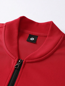Chaqueta Varsity Personalizada con Logotipo para Hombre, Cuerpo de Lana Roja, Mangas de Cuero Crema, Chaqueta Letterman con Parche de Chenilla Bordado, Fabricación OEM - Product Image 5