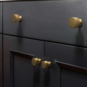 Bouton de meuble moderne en laiton massif cannelé, finition or brossé, bouton de tiroir texturé pour armoire de cuisine, quincaillerie de meuble - Product Image 4