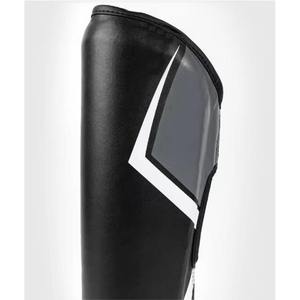 Protège-tibias en cuir multisports pour adultes Hawk, offrant une grande polyvalence, une couche extérieure durable et une protection en mousse souple. - Product Image 4