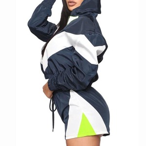 Ensemble coupe-vent 2 pièces personnalisé avec logo brodé, design streetwear, short et veste en nylon pour femme, fabrication en usine - Product Image 3