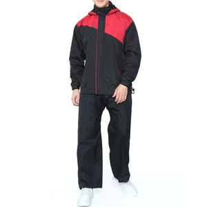 Chándal con Capucha para Hombre, Negro y Rojo, de Manga Larga, Estilo Deportivo con Bloques de Color, con Bolsillos Laterales, Material de Poliéster Impermeable - Product Image 1