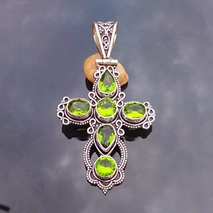 Pendentif croix péridot en argent sterling 925, collier artisanal en pierres précieuses, bijoux religieux, cadeau pour femmes et hommes - Product Image 4