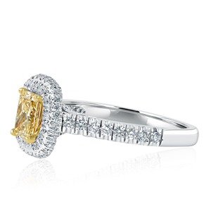 Bague de fiançailles élégante en or blanc 14 carats avec diamant de laboratoire jaune clair taille radiant et double halo - Product Image 3