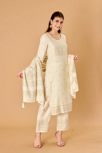 Colección de invierno Dilkash de Safaa de excelente calidad, ropa étnica elegante y cómoda para damas, disponible para la venta. - Product Image 5