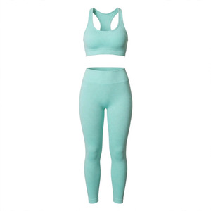 Ensemble de yoga personnalisé pour femme : Soutien-gorge de sport dos nageur et leggings taille haute pleine longueur, sans couture, respirant, en Spandex et Nylon, résistant à l'eau - Product Image 1
