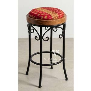 Tabouret de bar moderne et traditionnel en bois capitonné avec dossier et repose-pieds confortables pour îlot de cuisine, salle à manger, café, entrepôt - Product Image 4