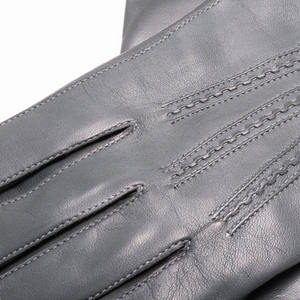 Guantes de piel de oveja gris para mujer, guantes de invierno con forro suave y cálido, guantes clásicos elegantes con botones en la muñeca - Product Image 2