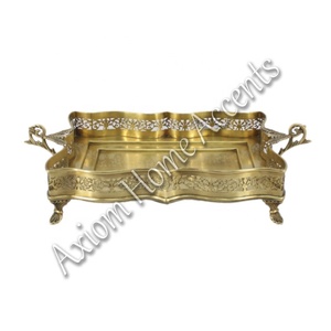 Elegante bandeja de latón Axiom Home Accents con diseño moderno para decoración y servicio de mesa de Navidad - Product Image 1