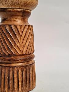 Support de bougie en bois sculpté compact, style artisanal - Product Image 6