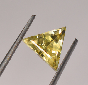 Zafiro Amarillo de Laboratorio, Corte Trillón, 8 mm, Gema Suelta, Corindón Genuino, Piedra Piramidal Creada en Laboratorio - Product Image 2