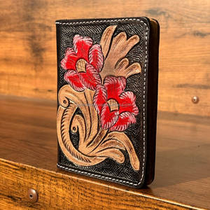 ที่ใส่หนังสือเดินทางหนังดีไซน์ใหม่อุปกรณ์เดินทางอเนกประสงค์แกะสลักด้วยมือสไตล์ตะวันตก - Product Image 3