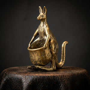 Escultura de Canguro de Latón Hecha a Mano con Bolsa, Acabado Dorado, Figura de Canguro de Metal, Estatua de Animal de la Vida Silvestre Australiana, Única - Product Image 4