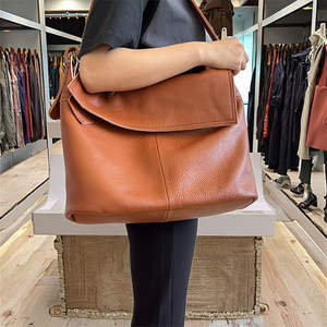 Sac bandoulière femme en cuir de vachette personnalisé, style créateur tendance 2025, achat en ligne - Product Image 3