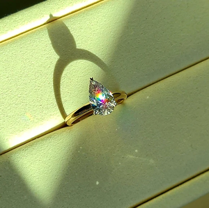 Bague de fiançailles et de mariage classique en or 14 carats avec diamant de laboratoire taille marquise 1,5 carat D VVS2 certifié IGI - Product Image 2