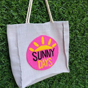 Bolso de mano de yute con asa de cuerda, bolso de hombro con parche de chenilla, patrón Sunny Days, bolso de playa, bolso de compras para mujer, bolsa de supermercado de tela de lino - Product Image 1