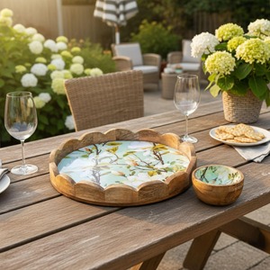 Plateau en bois à bords incurvés, imprimé de motifs floraux, pour servir aux invités et offrir en cadeau, idéal pour la présentation de collations et de plats, provenant d'Inde. - Product Image 6