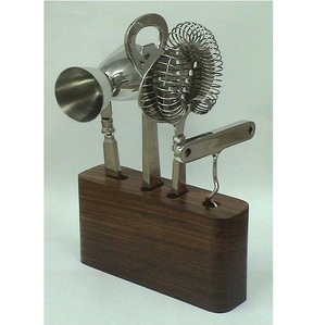 Ensemble de barware moderne en argent personnalisé avec organisateur en bois, kit d'outils à cocktails 4 pièces, accessoires de bar en acier inoxydable, ensemble cadeau - Product Image 1