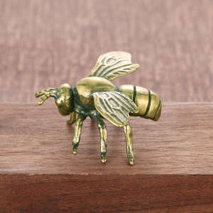 Figuras de Animales Artesanales de Latón y Cobre con Acabado en Bronce Antiguo y Color Plata Dorado, Diseño Creativo de Abeja y Flor Audaz, Venta al por Mayor en India - Product Image 3