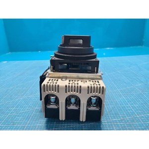 Disjoncteur à boîtier moulé Fuji NF250CV (avec poignée rotative) NF250CV-3P-125A + F-2SV, utilisé comme équipement semi-conducteur d'occasion - Product Image 2