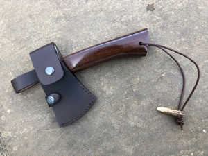 Tomahawk personnalisé en acier forgé Damas, manche en bois de rose, lame en acier à haute teneur en carbone, hache à fendre pour le camping, la chasse et les activités de plein air, OEM - Product Image 1