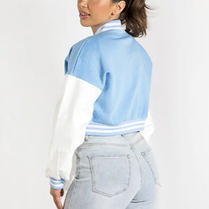 Veste bomber universitaire vintage en laine pour femme, personnalisable avec logo, de haute qualité, style crop top, pour l'école et le collège - Product Image 2