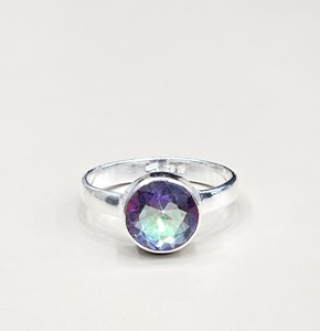Anillo Minimalista con Topacio Místico de Corte Redondo en Plata de Ley 925, Joyería Simple Unisex para Uso Diario - Product Image 1