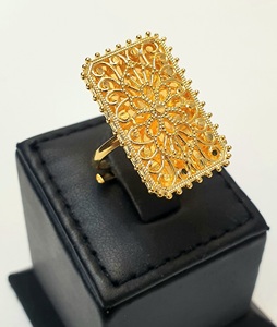 Anillo de latón chapado en oro de 24 quilates con diseño floral clásico vintage para mujer, ideal para fiestas de aniversario, anillo llamativo de moda. - Product Image 4
