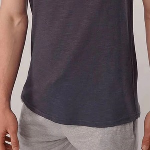 เสื้อกล้ามถักคุณภาพสูงสำหรับผู้ชาย คอกลม แขนกุด ดีไซน์สีตัดต่อ สวมใส่สบาย ระบายอากาศได้ดี เหมาะสำหรับออกกำลังกาย รับสกรีนโลโก้ - Product Image 4
