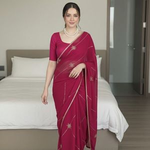 ผ้าไหมรังโกลีพรีเมียมพร้อมลูกปัดปักลายแบบ C Pallu  งานปักประณีต  พร้อมเสื้อคลุมเข้าชุด  ราคาขายส่งโดย Royal Export - Product Image 1