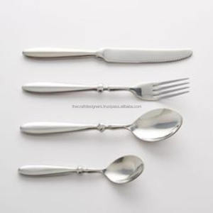 Juego de cubiertos de metal asequible para uso diario en la cocina Hecho para mayor comodidad, durabilidad y comodidad de comedor moderna - Product Image 3