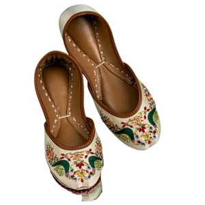 Chaussures Khussa pour femmes - Vente en gros 2026, Khussa décontractées de haute qualité pour femmes, avec des chaussures pour femmes de la meilleure qualité à 100% - Product Image 1