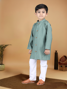 Ensemble kurta vert sarcelle pour garçons, tenue ethnique traditionnelle, vêtements de fête pour enfants, kurta texturée, pyjama blanc, vêtements élégants pour enfants - Product Image 4