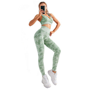 Ensemble de yoga personnalisable à rayures pour femme, vêtements de sport sans couture, comprenant un legging de fitness et un soutien-gorge de sport à taille élastique - Product Image 1