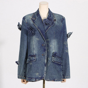 Nueva Chaqueta Vaquera de Moda Urbana con Decoración Floral Tridimensional y Detalles Desgastados para Mujer - Product Image 2