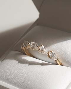 Anillo de Boda con Cinco Diamantes Cultivados en Laboratorio con Corte de Pera, Oro Sólido de 14K, Regalo de Aniversario de Lujo - Product Image 2