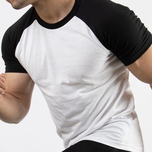 Camiseta de Manga Raglán Ajustada para Hombre, Color Blanco en el Cuerpo y Negro en las Mangas, Cuello Redondo, Estilo Casual, Tejido de Punto Jersey, 100% Algodón - Product Image 2