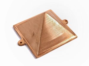 Pirámide de Latón para el Crecimiento Espiritual, Meditación, Sanación, Terapia, Ambiente Positivo y Mejora del Bienestar - Product Image 3