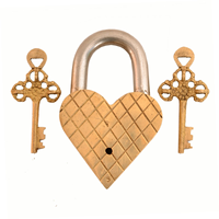 Cadenas vintage en laiton en forme de cœur, serrure décorative antique avec gravure florale ornée et clés squelettées