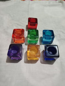 Porte-bougie en résine cubique de style religieux fait à la main et coloré pour une décoration unique de la maison ou d'un événement - Product Image 5