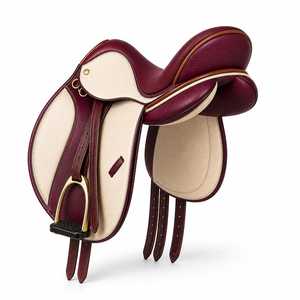 Selle d'équitation anglaise en cuir bordeaux avec panneaux crème et étriers en fer doré - Product Image 4
