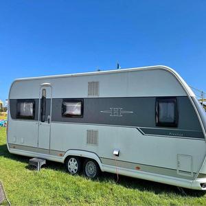 Promotion : Caravane de Luxe Bleu Foncé, Modèle Box Camper Van, Une Chambre, Confortable pour 4-6 Personnes - Product Image 2