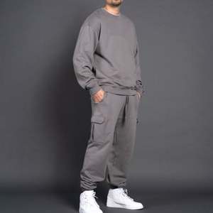 Ensemble sweat à capuche et pantalon de survêtement doublé polaire pour homme, survêtement d'hiver épais, ensemble à capuche unisexe personnalisé de haute qualité - Product Image 1