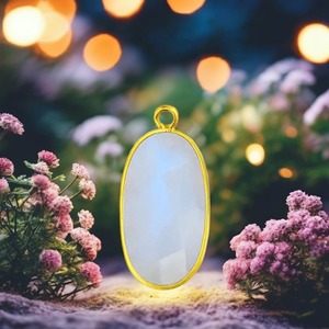 Pendentif ovale facetté en pierre de lune arc-en-ciel plaqué or, breloque en pierre précieuse faite à la main, bijou pierre de naissance pour la création de colliers - Product Image 1