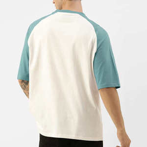 T-shirt oversize au style ample et audacieux, au toucher ultra-doux, idéal pour un look streetwear audacieux et un confort décontracté au quotidien. - Product Image 2
