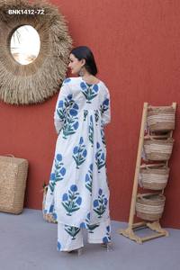 Ensemble Kurti-Pant en coton de qualité supérieure avec motif imprimé, manches longues, col rond, prêt-à-porter, fabriqué en Inde. - Product Image 3